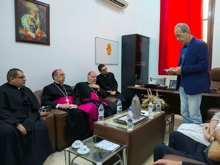 المطران الطوال والسفير البابوي يتفقّدان مصابي هجوم الكرك